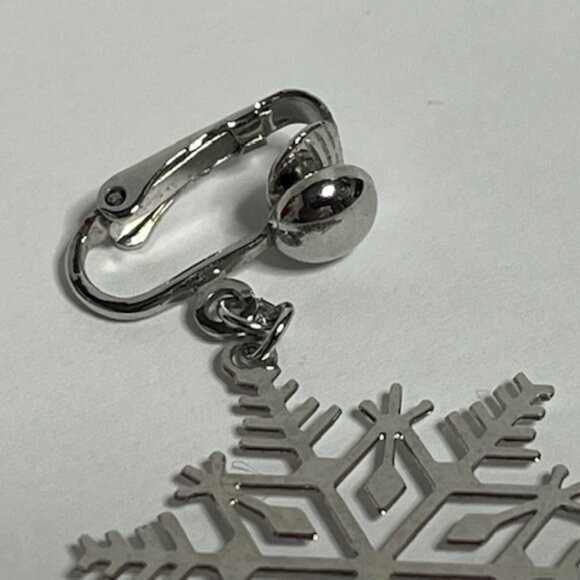VTG AVON Silver-Tone Snowflake Dangle Clip-On Earrings Winter Christmas - Picture 9 of 10